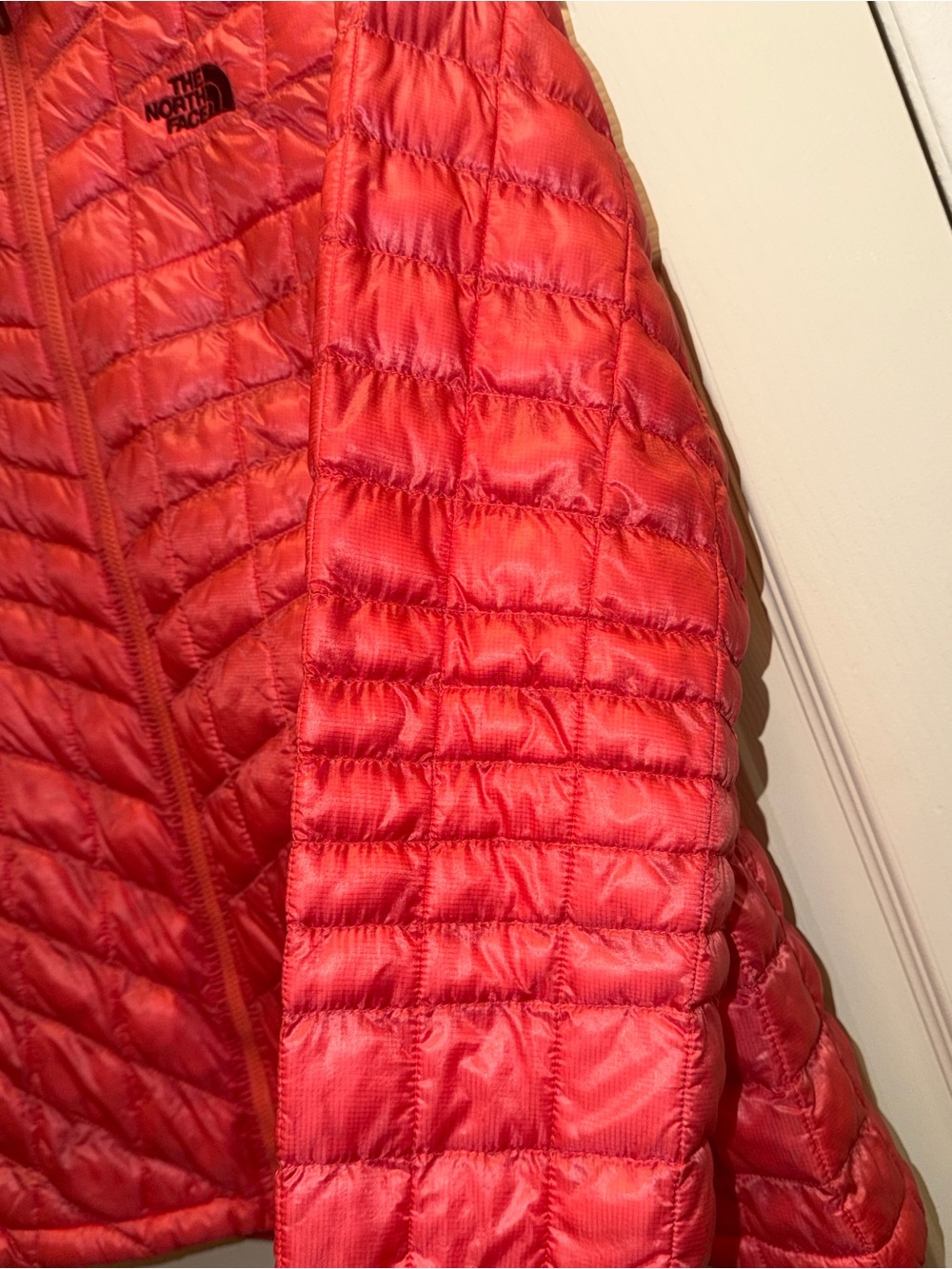 The North Face Women's Red Quilted Lightweight Puffer Jacket- SIZE LARGE - Picture 9 of 9